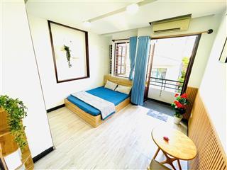 Phòng cho thuê, 40m2, ban công ngay ngã tư hàng xanh, bình thạnh