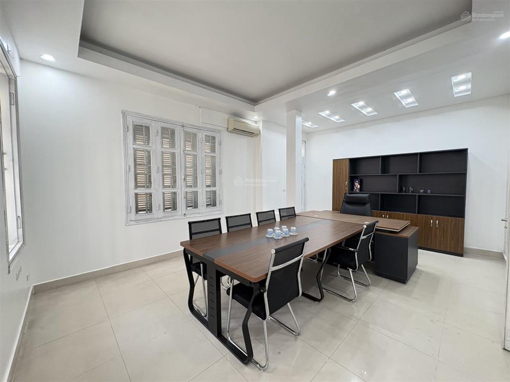 Cho thuê bt vườn đào 55 triệu, 165m2, 6pn 4wc view đẹp tại tây hồ, hà nội