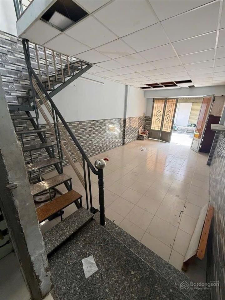 Nhà 2 mtkd, xe tải vi vu, dt 105m2, lộ giới tí tẹo, 2 tầng btct, nhỉnh 10 tỷ tl