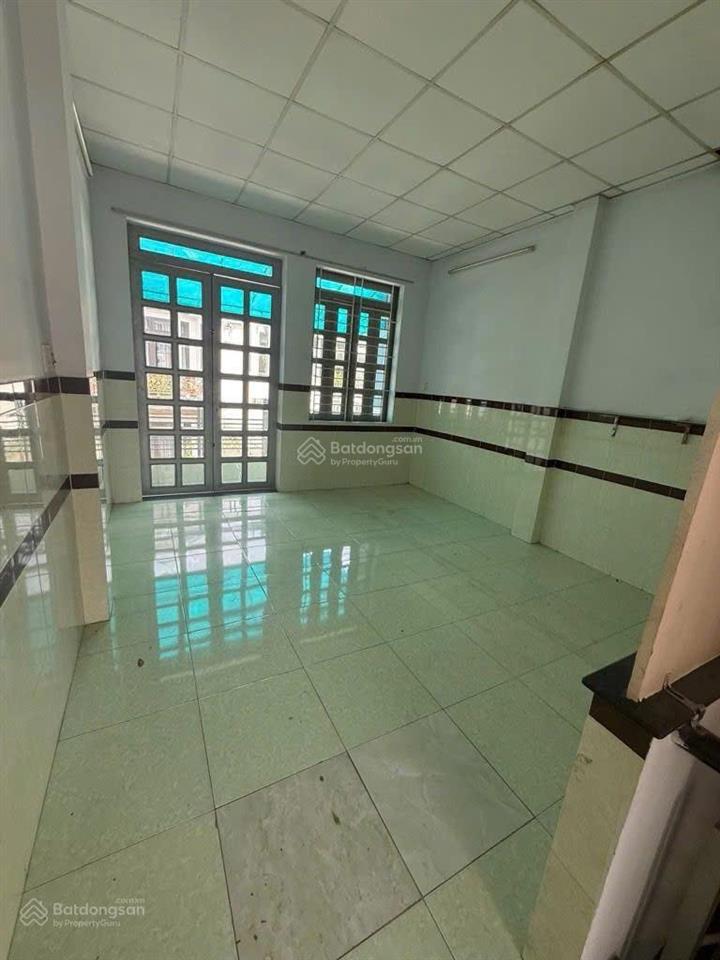 Nhà 2 mtkd, xe tải vi vu, dt 105m2, lộ giới tí tẹo, 2 tầng btct, nhỉnh 10 tỷ tl