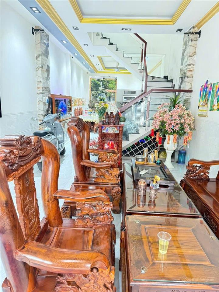 Ngộp bank giảm sâu, nhà 3 tầng, dt 65m2, hxt thông, ngay đường số 8, giáp aeon tân phú, nhỉnh 6 đ