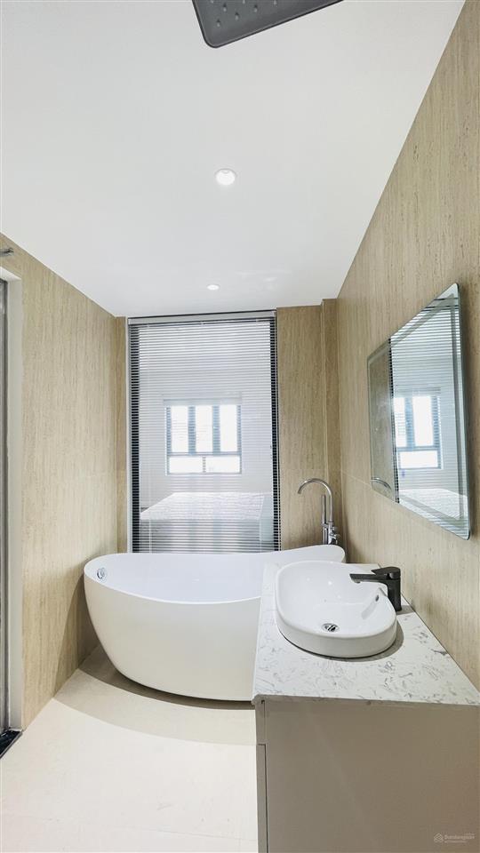 Siêu phẩm mặt đường miếu hai xã  93m2  6 tầng  thang máy  18tỷ6