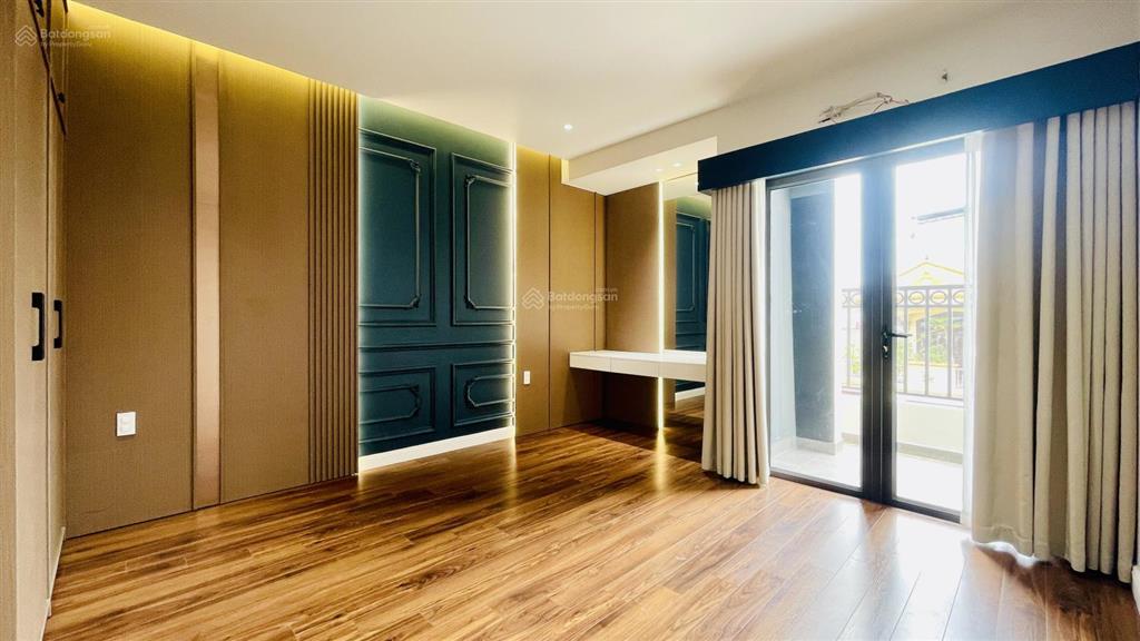 Siêu phẩm mặt đường miếu hai xã  93m2  6 tầng  thang máy  18tỷ6