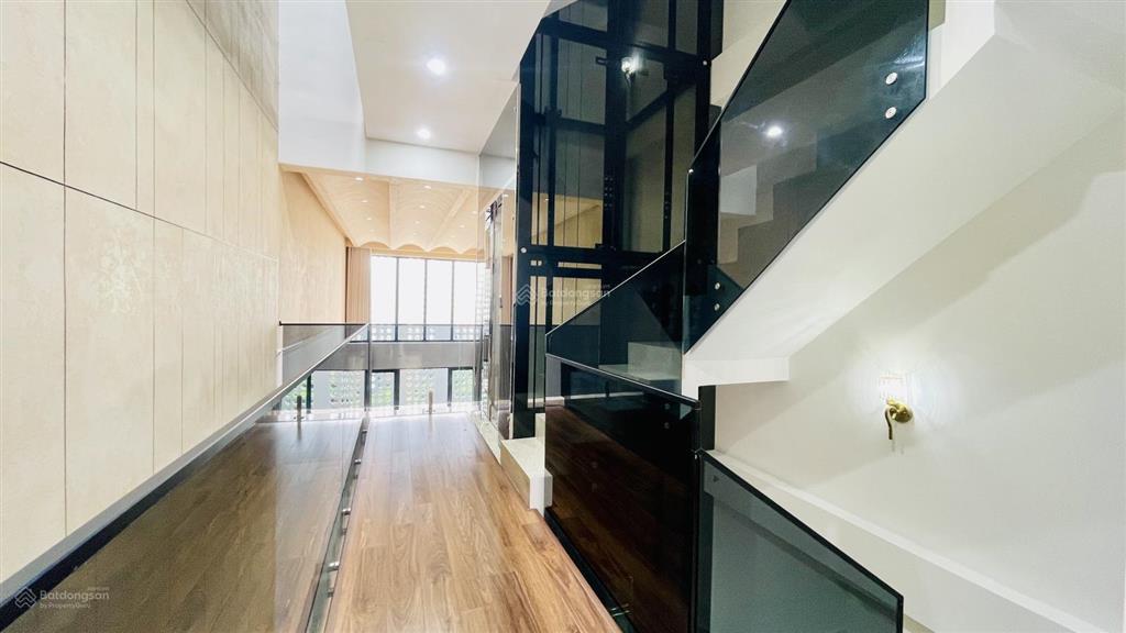 Siêu phẩm mặt đường miếu hai xã  93m2  6 tầng  thang máy  18tỷ6