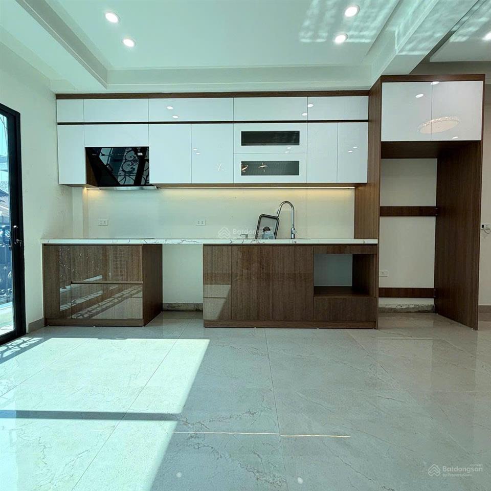 Bán nhà phố hoàng văn thái 41m2 x 7 tầng thang máy ô tô vào nhà ngõ thông 18.8 tỷ