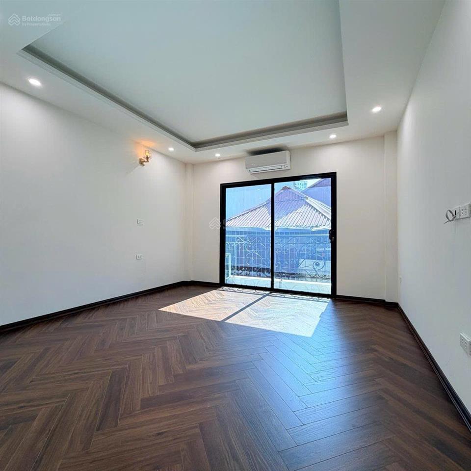 Bán nhà phố hoàng văn thái 41m2 x 7 tầng thang máy ô tô vào nhà ngõ thông 18.8 tỷ