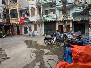 Chính chủ bán nhà phân lô gara ô tô 2 mặt thoáng bám sát khu phân lô cán bộ ô tô vào nhà