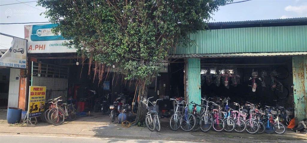 Chính chủ bán nhà mặt tiền đỗ văn dậy,tân hiệp,hóc môn,
dt ngang 11.m x25m.tdt 270m2.giá 7,5.tỷ.