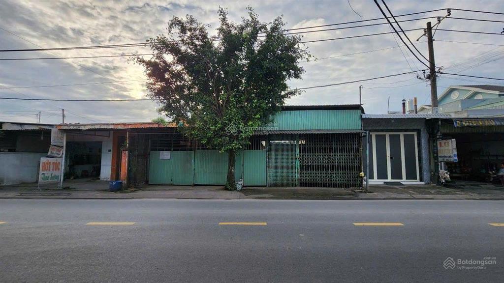 Chính chủ bán nhà mặt tiền đỗ văn dậy,tân hiệp,hóc môn,
dt ngang 11.m x25m.tdt 270m2.giá 7,5.tỷ.