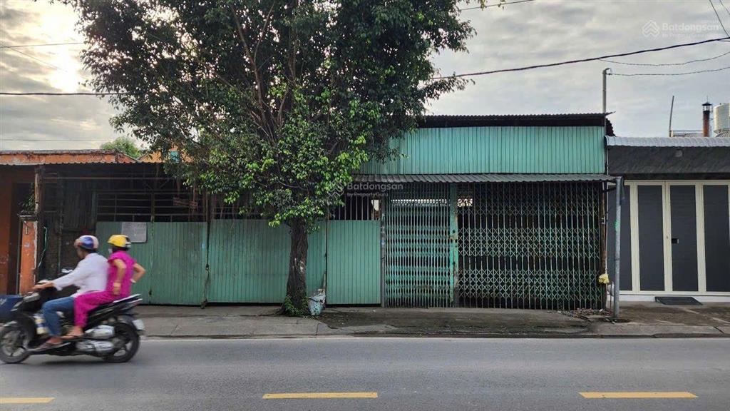 Chính chủ bán nhà mặt tiền đỗ văn dậy,tân hiệp,hóc môn,
dt ngang 11.m x25m.tdt 270m2.giá 7,5.tỷ.