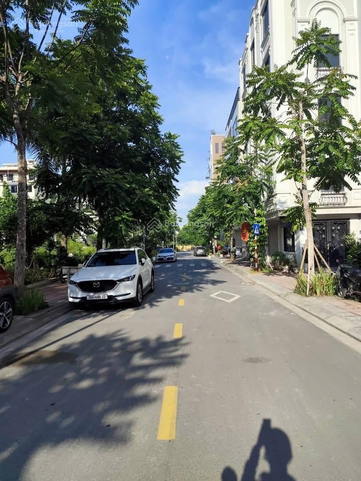 Bán nhà phân lô kđt tu hoàng xuân phương thang máy full nội thất 12 tỷ
