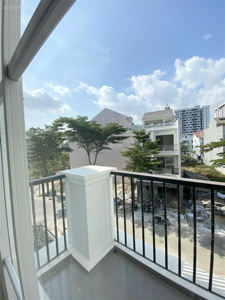 Chdv 1 phòng ngủ ban công, tách bếp rộng gần sky9, liên phường, quận 2, global city, khu cnc