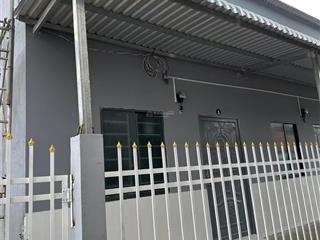 Cô hai bán gấp dãy trọ 8 phòng như hình nằm gần chợ bình chánh  shr