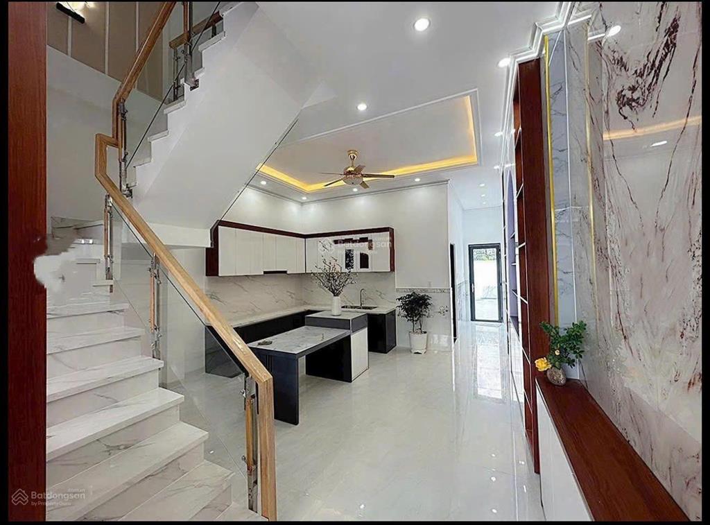 Chị nghi cần bán nhà lo cho bồ quyết định bán lẹ nhà đường bàu gốc ngay kdc tân kiên bình chánh