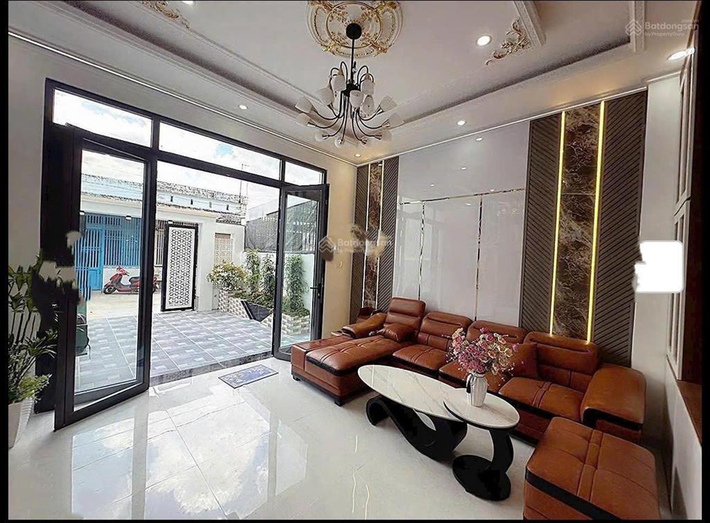Chị nghi cần bán nhà lo cho bồ quyết định bán lẹ nhà đường bàu gốc ngay kdc tân kiên bình chánh