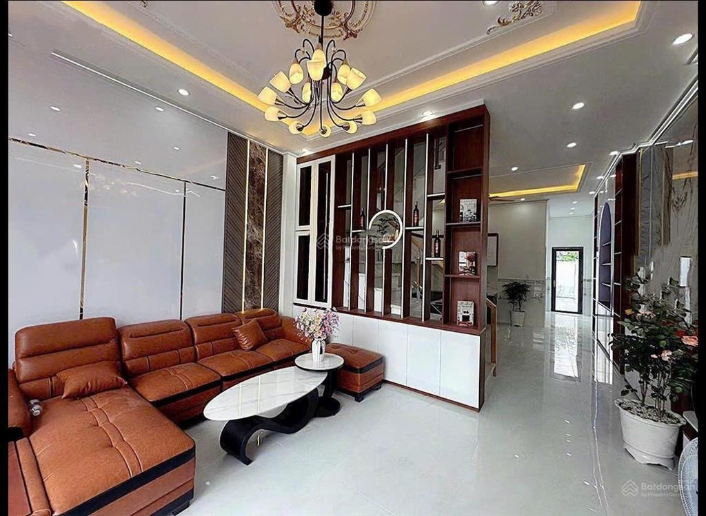 Chị nghi cần bán nhà lo cho bồ quyết định bán lẹ nhà đường bàu gốc ngay kdc tân kiên bình chánh