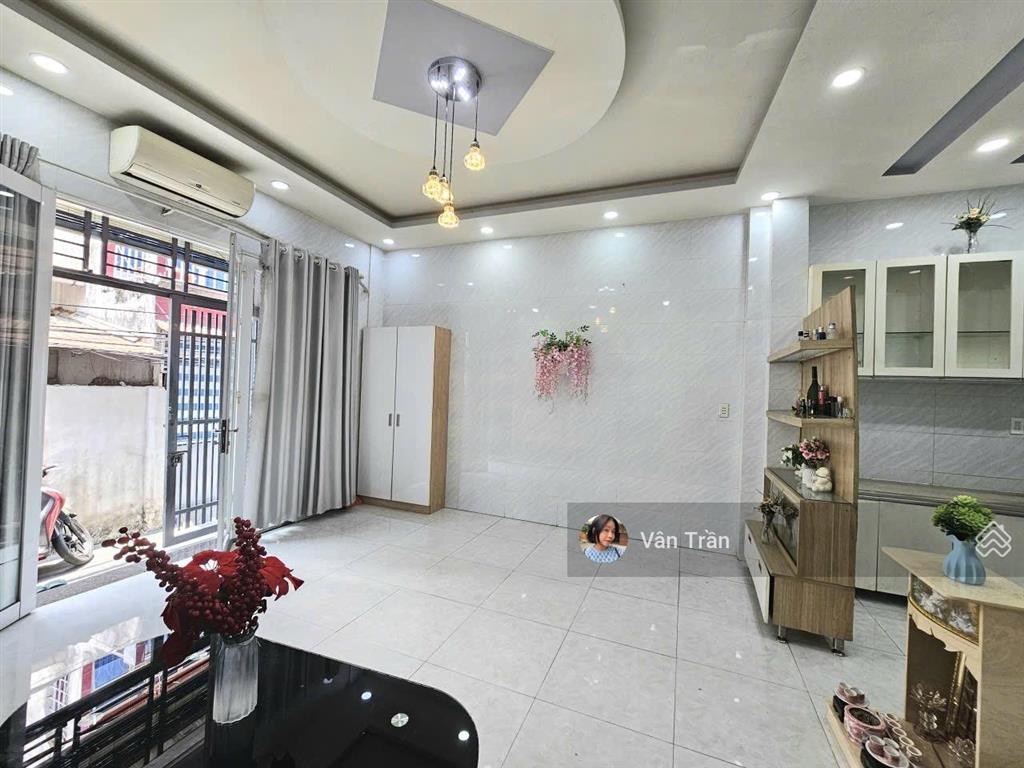 Bán nhà bùi minh trực, phường 6, quận 8  gần bến xe quận 8 thuận tiện di chuyển chỉ 1tỷ090 triệu