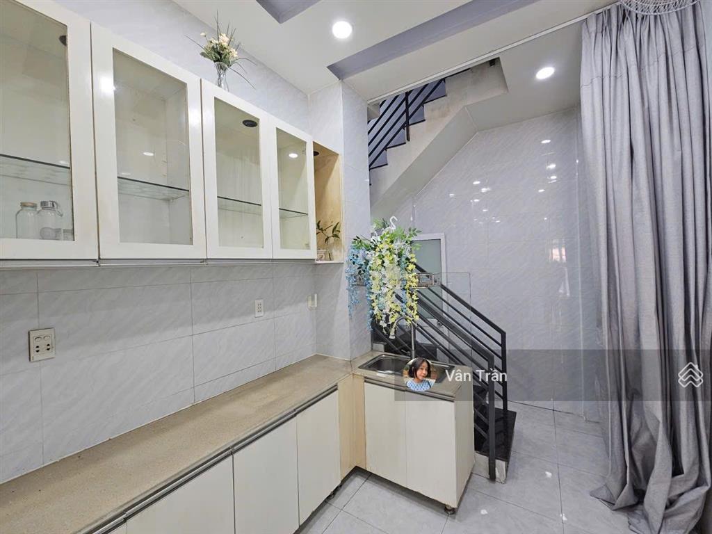 Bán nhà bùi minh trực, phường 6, quận 8  gần bến xe quận 8 thuận tiện di chuyển chỉ 1tỷ090 triệu