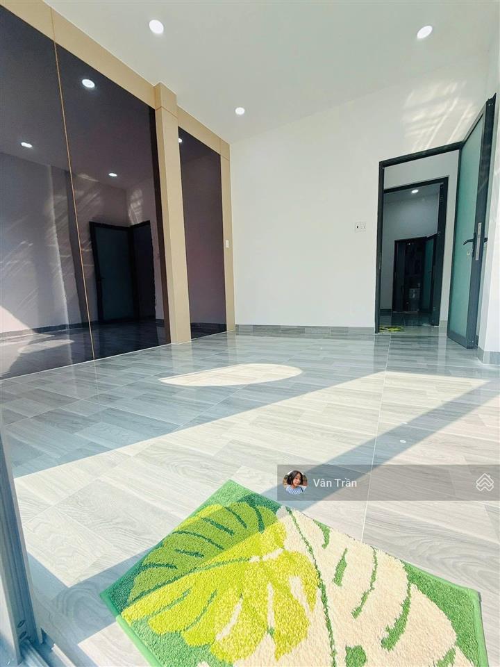 Bán gấp cho cô năm căn nhà cực đẹp ngay khu dân cư phú lợi gần chợ bình điền