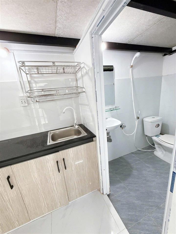 Kẹt tiền cần nhượng lại dãy trọ 10 phòng gần ngay khu công nghiệp lê minh xuân  bình chánh