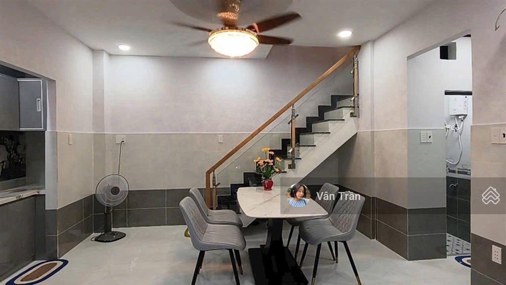 Nhà bán ngay đường hoài thanh quận 8  xe hơi ra vô thoải mái