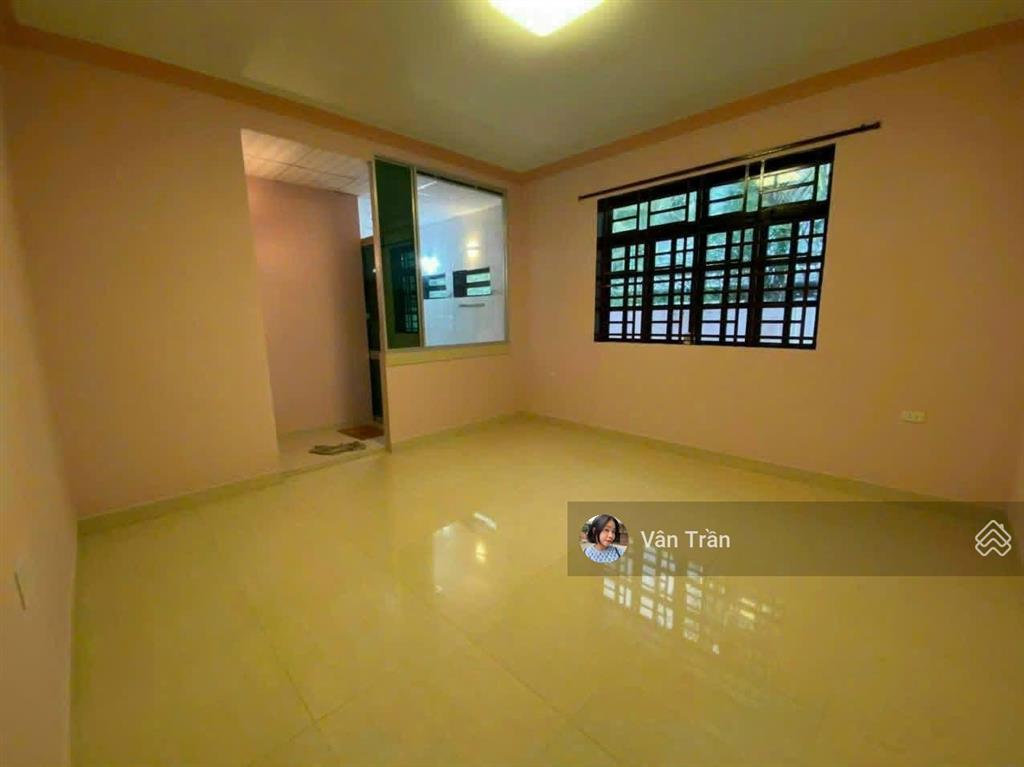 Định cư nước ngoài cần bán biệt thự khuất văn bức cách ql1a 500m chỉ 1tỷ380