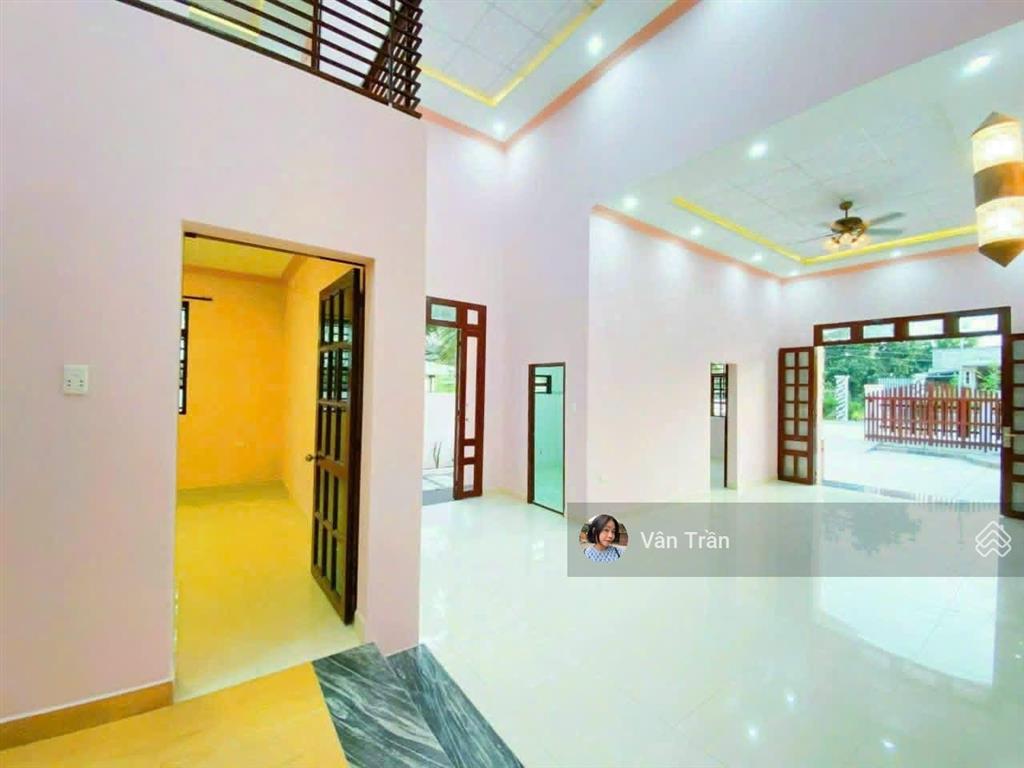 Định cư nước ngoài cần bán biệt thự khuất văn bức cách ql1a 500m chỉ 1tỷ380