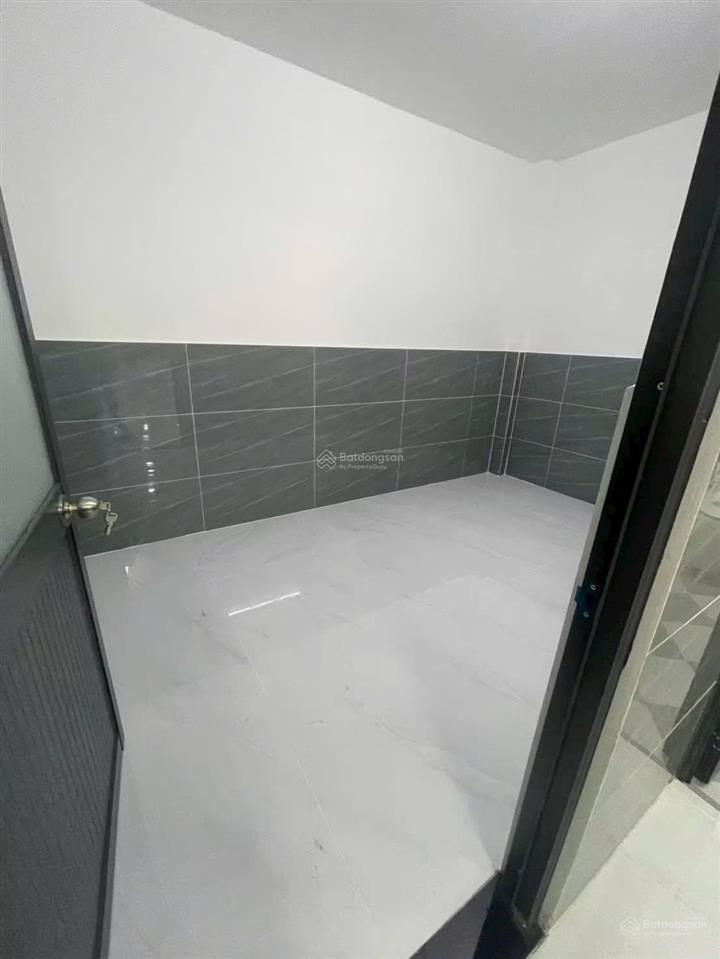 Nhà bán hẻm công an tân kiên đường xe hơi trước nhà