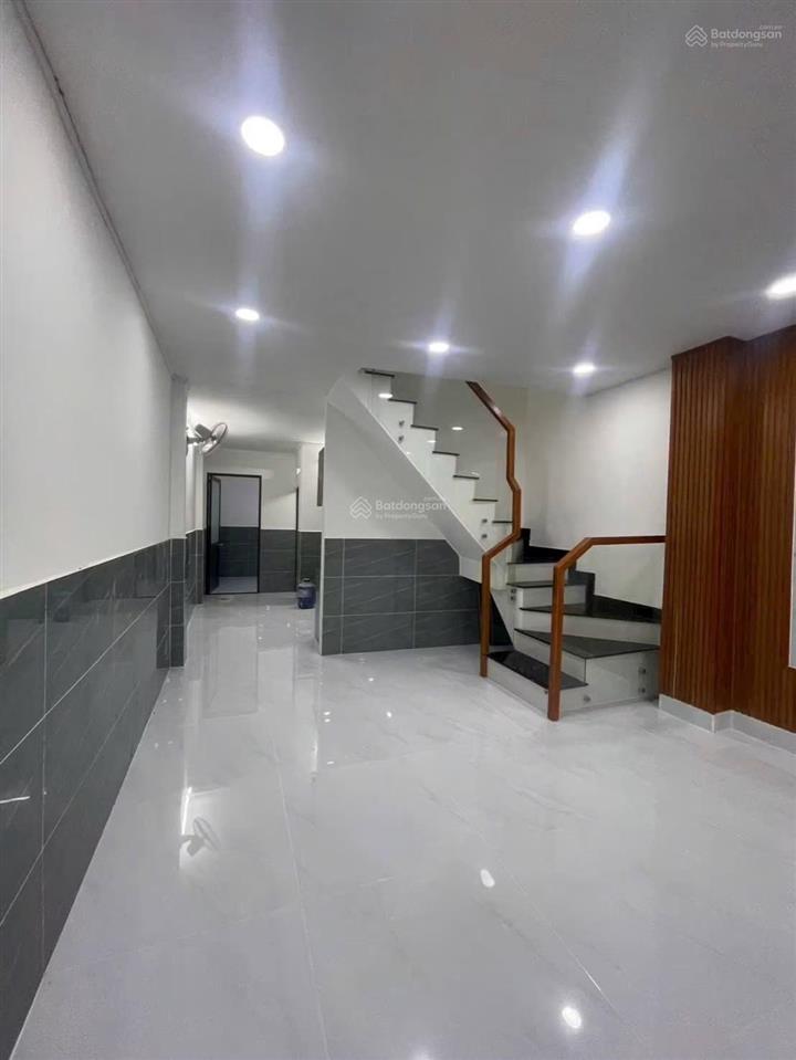 Nhà bán hẻm công an tân kiên đường xe hơi trước nhà