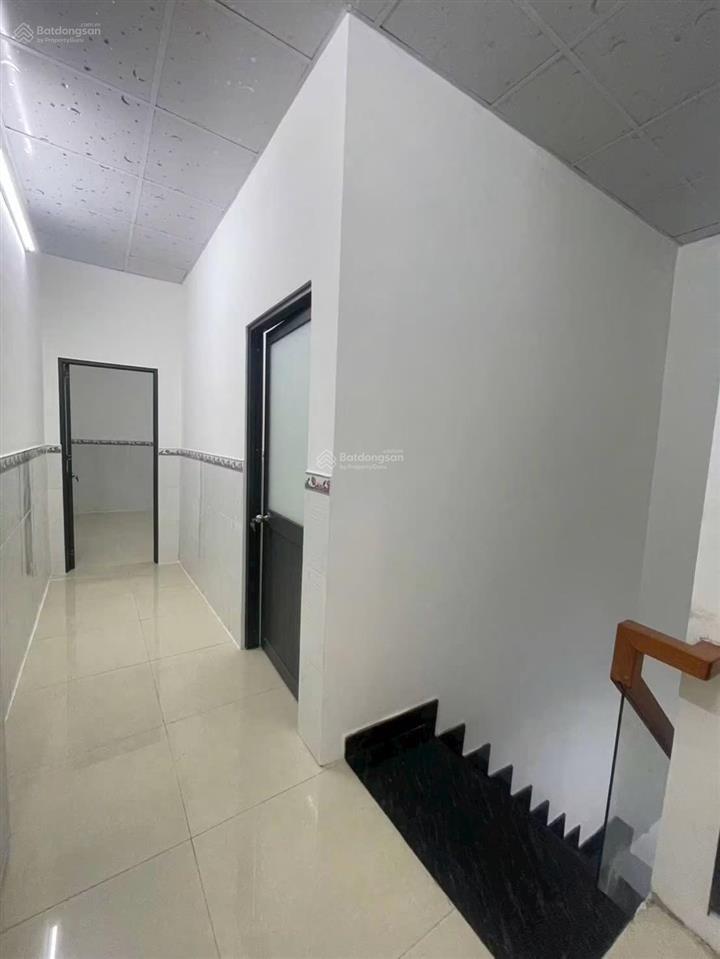 Nhà bán hẻm công an tân kiên đường xe hơi trước nhà