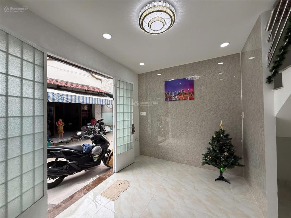 Cô em gửi bán căn nhà chỗ chùa viên minh bình chánh