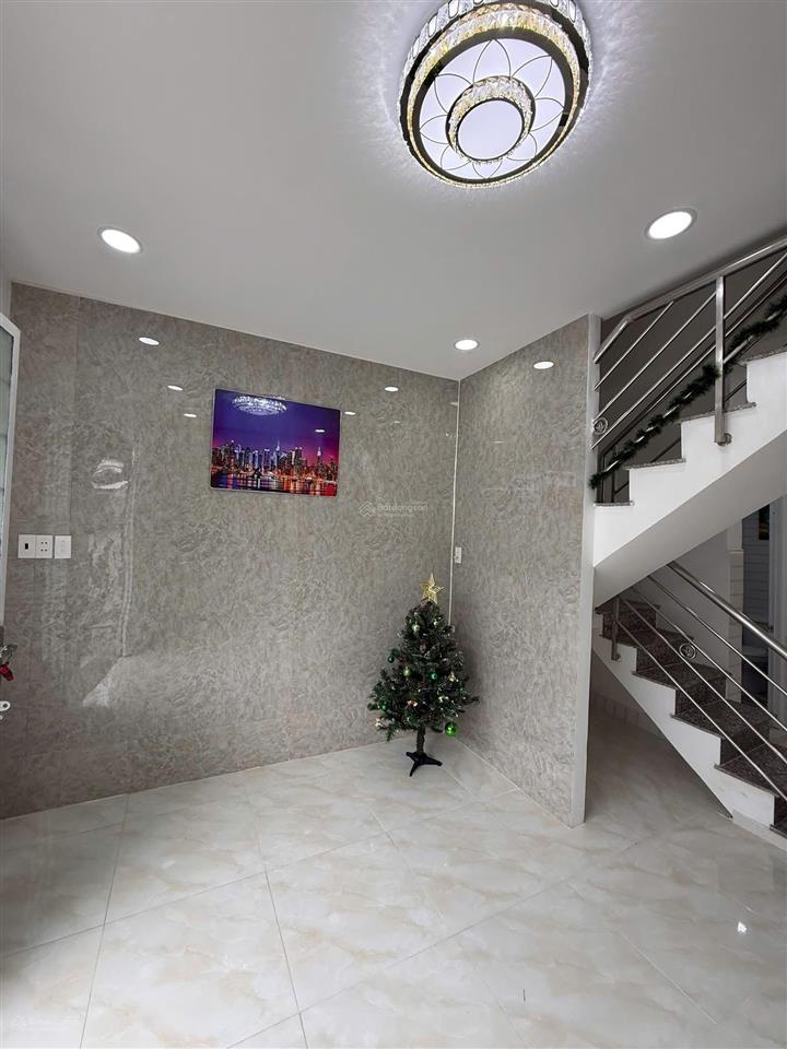 Cô em gửi bán căn nhà chỗ chùa viên minh bình chánh