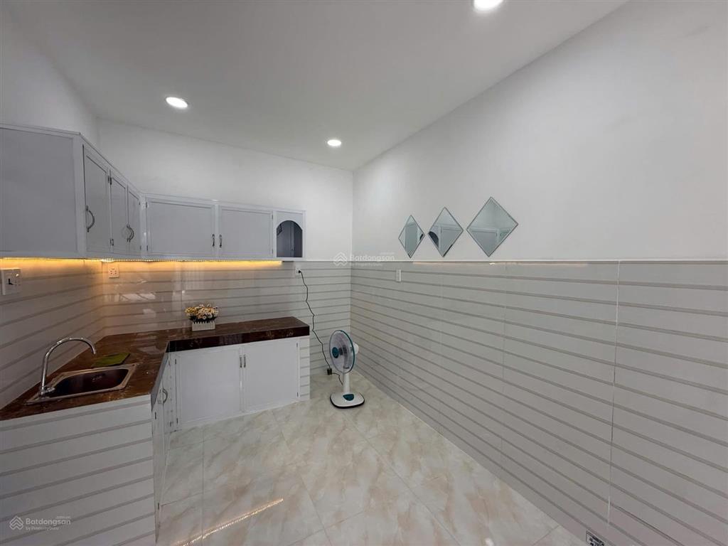 Cô em gửi bán căn nhà chỗ chùa viên minh bình chánh