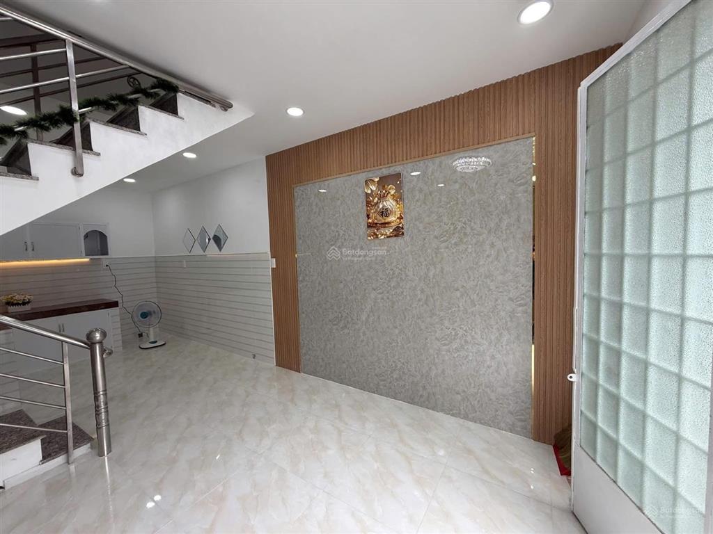 Cô em gửi bán căn nhà chỗ chùa viên minh bình chánh