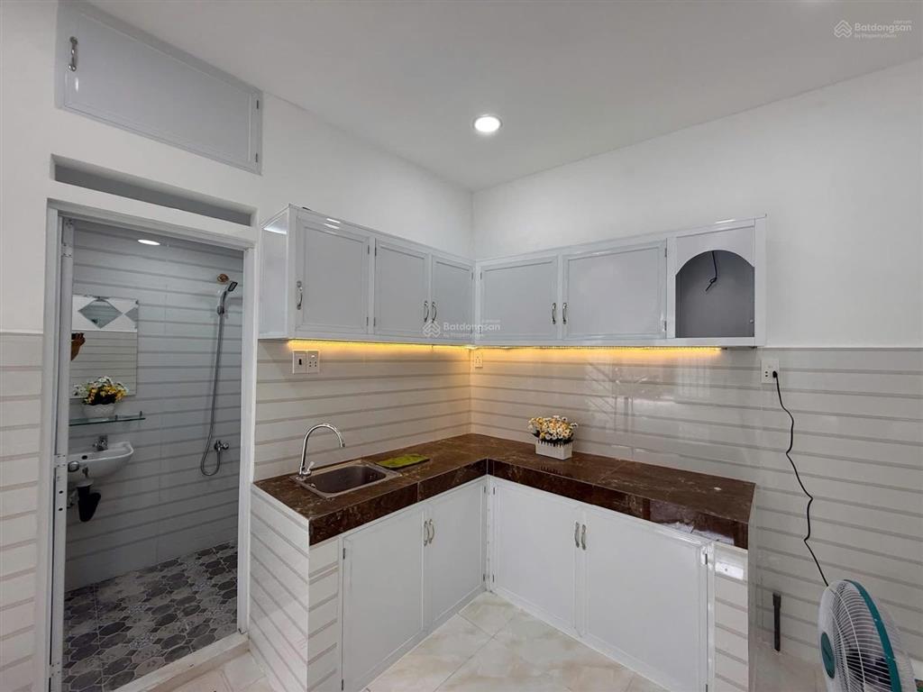 Cô em gửi bán căn nhà chỗ chùa viên minh bình chánh