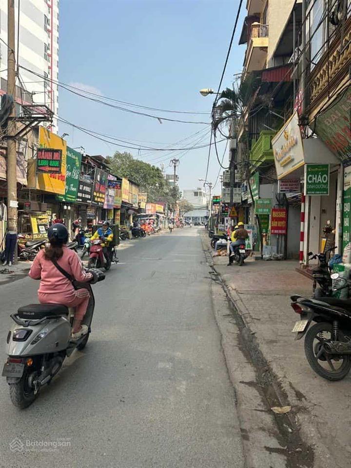 Bán nhà định công, hoàng mai ở luôn 36m2, 5 tầng, sđcc, chỉ hơn 6 tỷ.  0965 789 ***