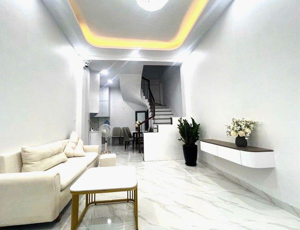 Bán nhà phố Trương Định, Hai Bà Trưng 34m2, 5 tầng full nội thất, sổ đỏ chỉ 7,2 tỷ