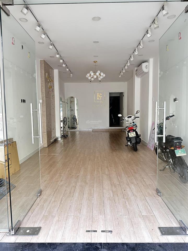 Mb mới đẹp đối diện cityland, có wc  zalo 0938 421 ***
