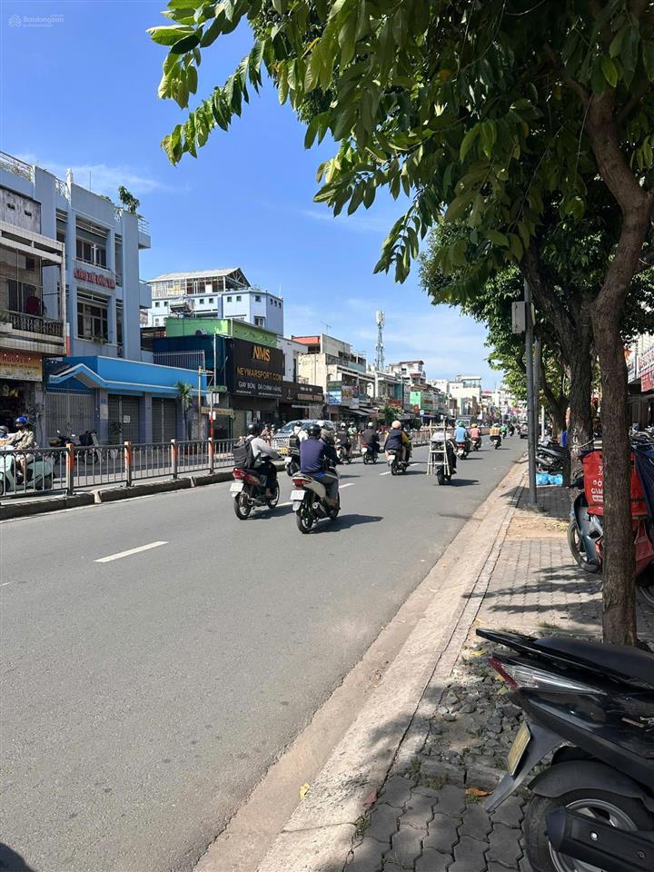 Mb mới đẹp đối diện cityland, có wc  zalo 0938 421 ***