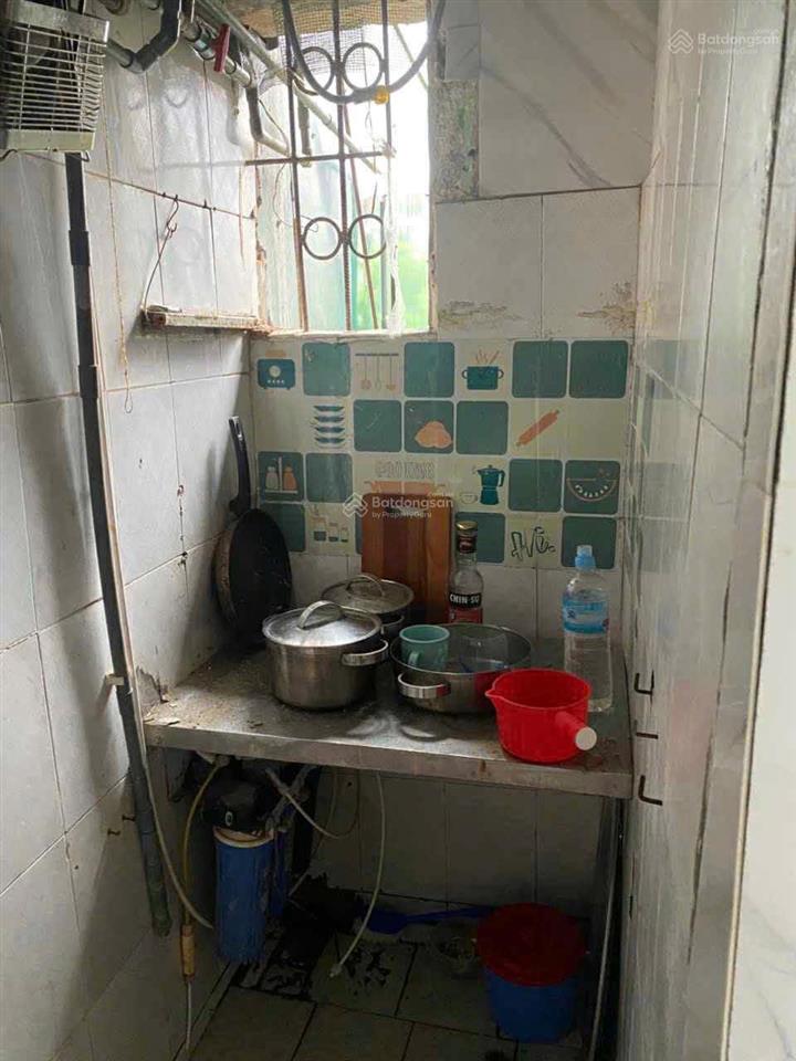 Cho thuê nhà tt tầng 4, 25m2, 4tr d1, ngõ 10, phố 8/3, hai bà trưng, hà nội