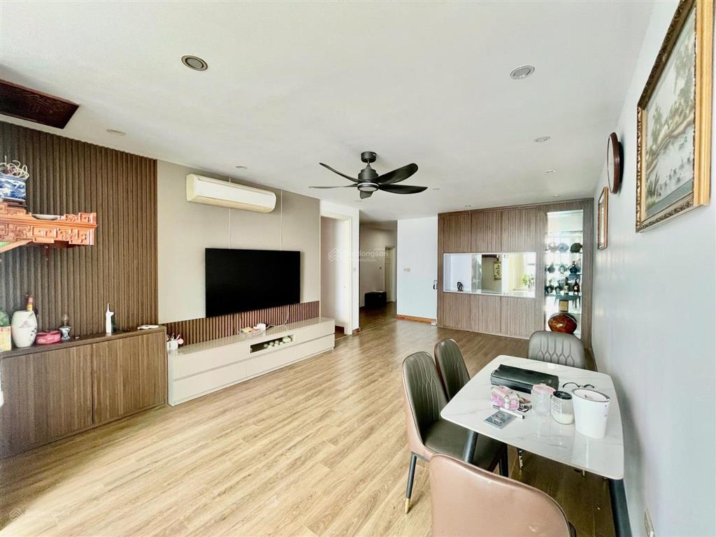 Siêu hiếm! cho thuê căn hộ vip 120m2 vnt 19 nguyễn trãi sát royal city 3pn full đồ, bồn tắm jacuzzi