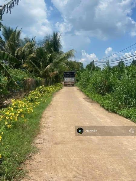 Đất giáp suối kề bên mẹ núi cúi view hồ trị an 1000m chỉ 995 triệu, chủ kẹt tiền bán gấp