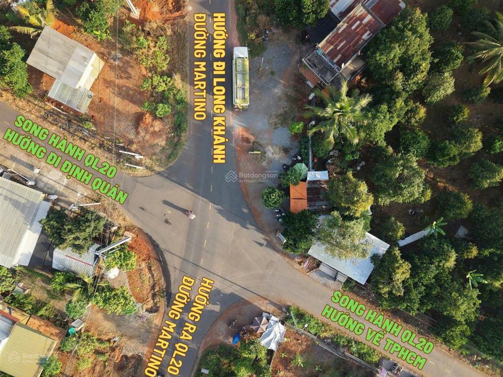 Đất ngay thị trấn sầm uất, cạnh trường học, chủ cần tiền bán gấp