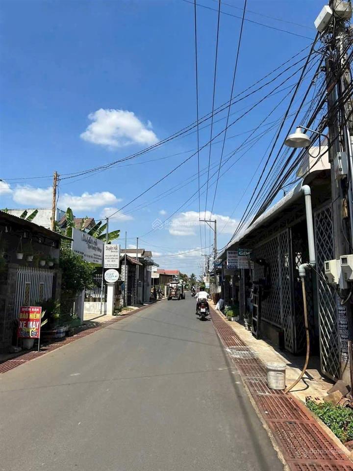 Đất ngay thị trấn sầm uất, cạnh trường học, chủ cần tiền bán gấp
