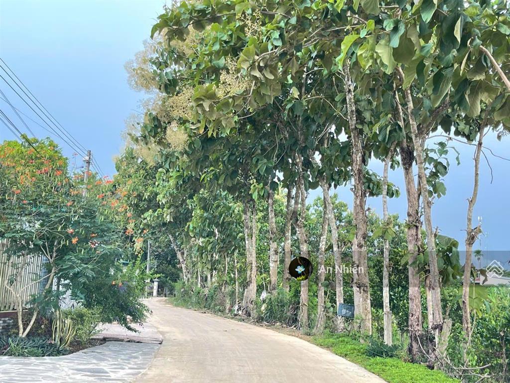 Nền đất vị trí thuận tiện giá chưa tới 820 triệu gần trường học phù hợp ở và kinh doanh