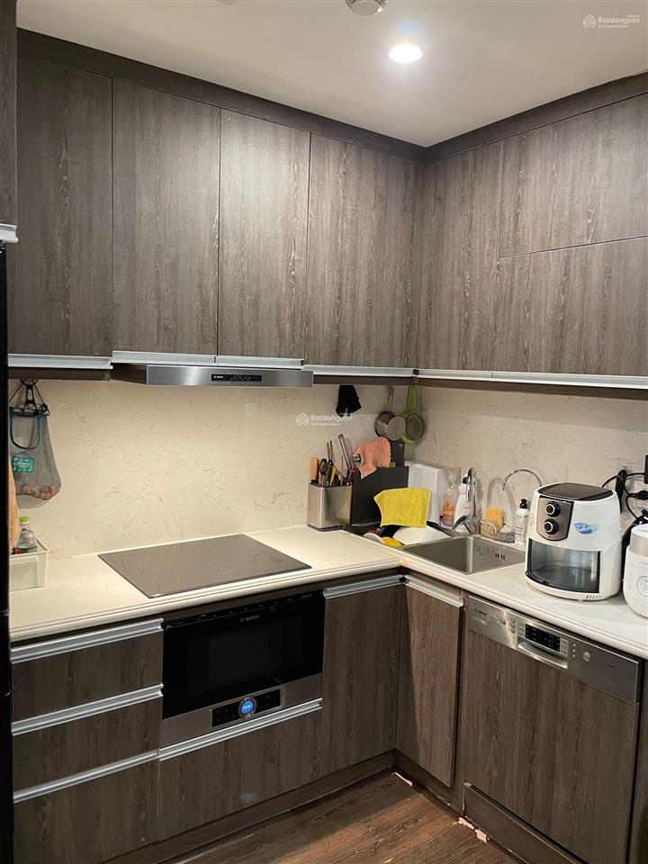 Chính chủ bán căn 2pn 77m2 ban công đông nam hoàng cầu skyline.  0904 859 ***