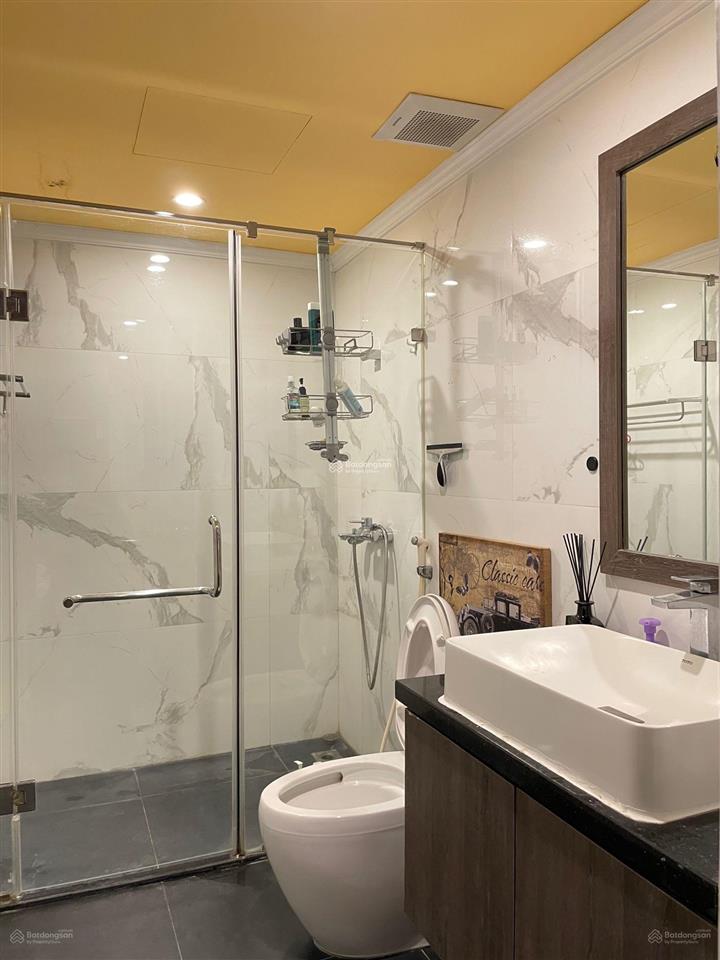 Chính chủ bán căn 2pn 77m2 ban công đông nam hoàng cầu skyline.  0904 859 ***