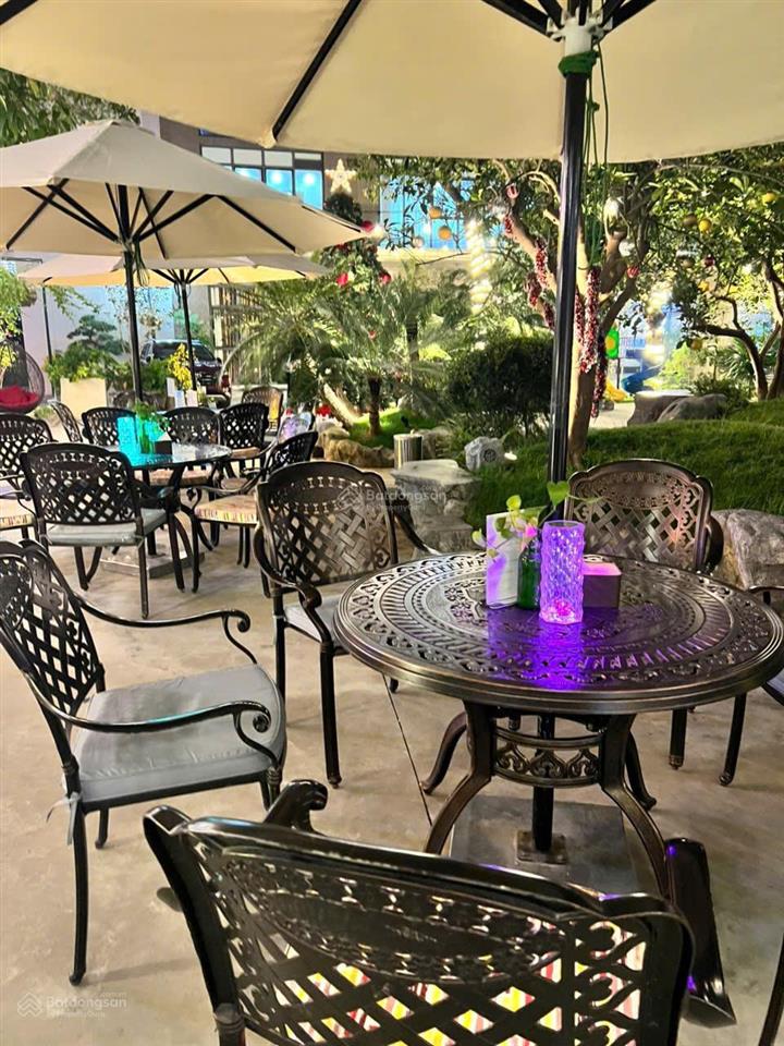 Chính chủ cần bán căn hộ 77m2 ban công đông nam.  0987 975 ***