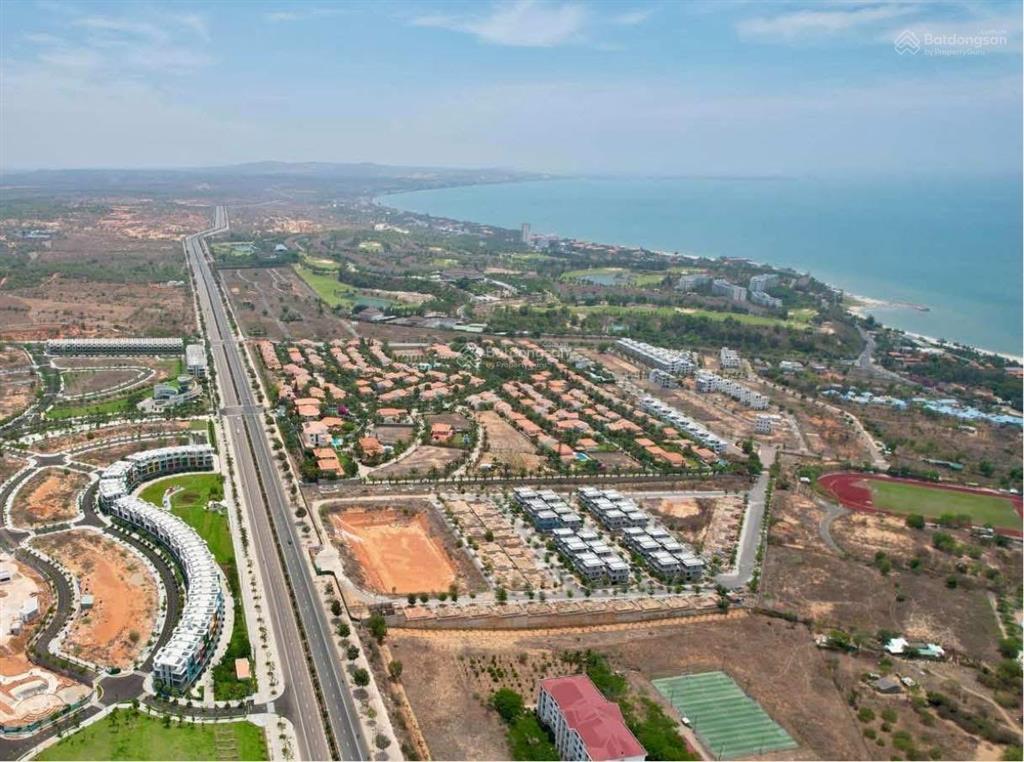 Bán 4000m2 view biển hàm tiến, khu trung tâm. giá chỉ 2,x triệu/m2