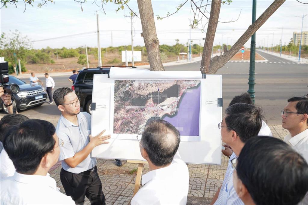 Bán 4000m2 view biển hàm tiến, khu trung tâm. giá chỉ 2,x triệu/m2